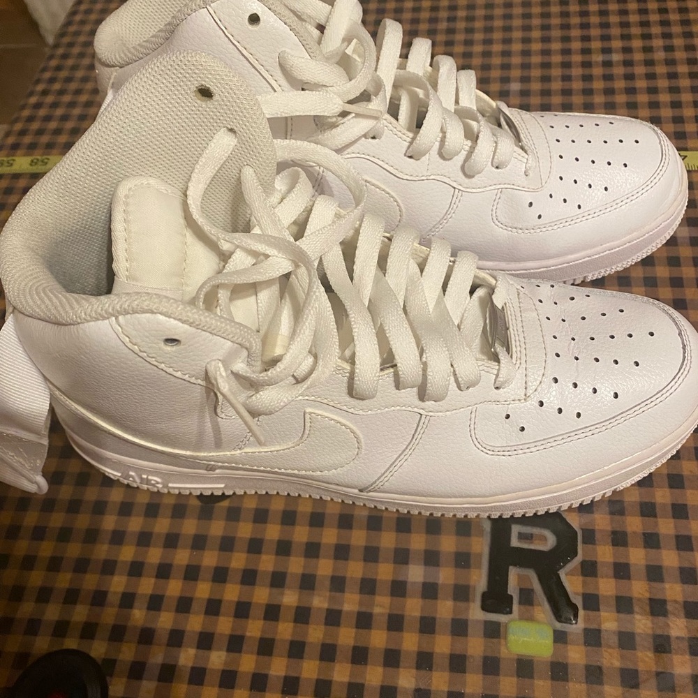 White high top uptown’s